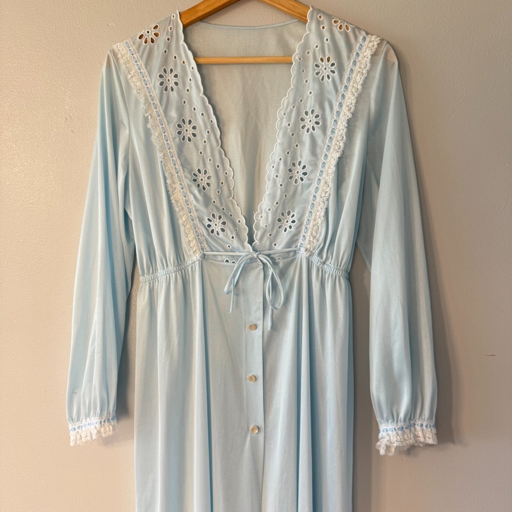 Vintage SEARS Powder Blue Peignoir Long Robe 36 Medium Eyelet Lace Trim Cottage - Picture 2 of 10